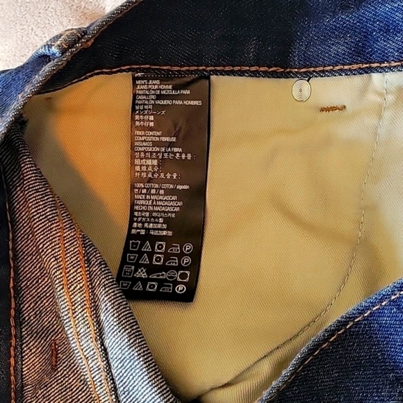 NWT Kirkland Signature Men's Relaxed Fit Jeans, Size 38x32, Color Blue. - Picture 4 of 7